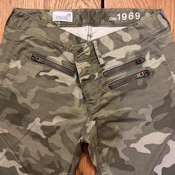 Camo Gap Jeans - Picture 2 of 4